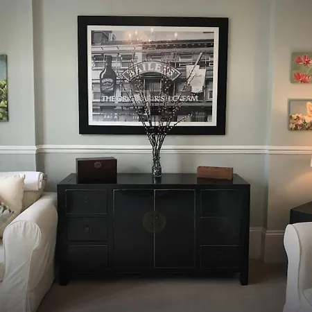 Elegant 1 Bed Flat In Clifton Down With Parking * ブリストル